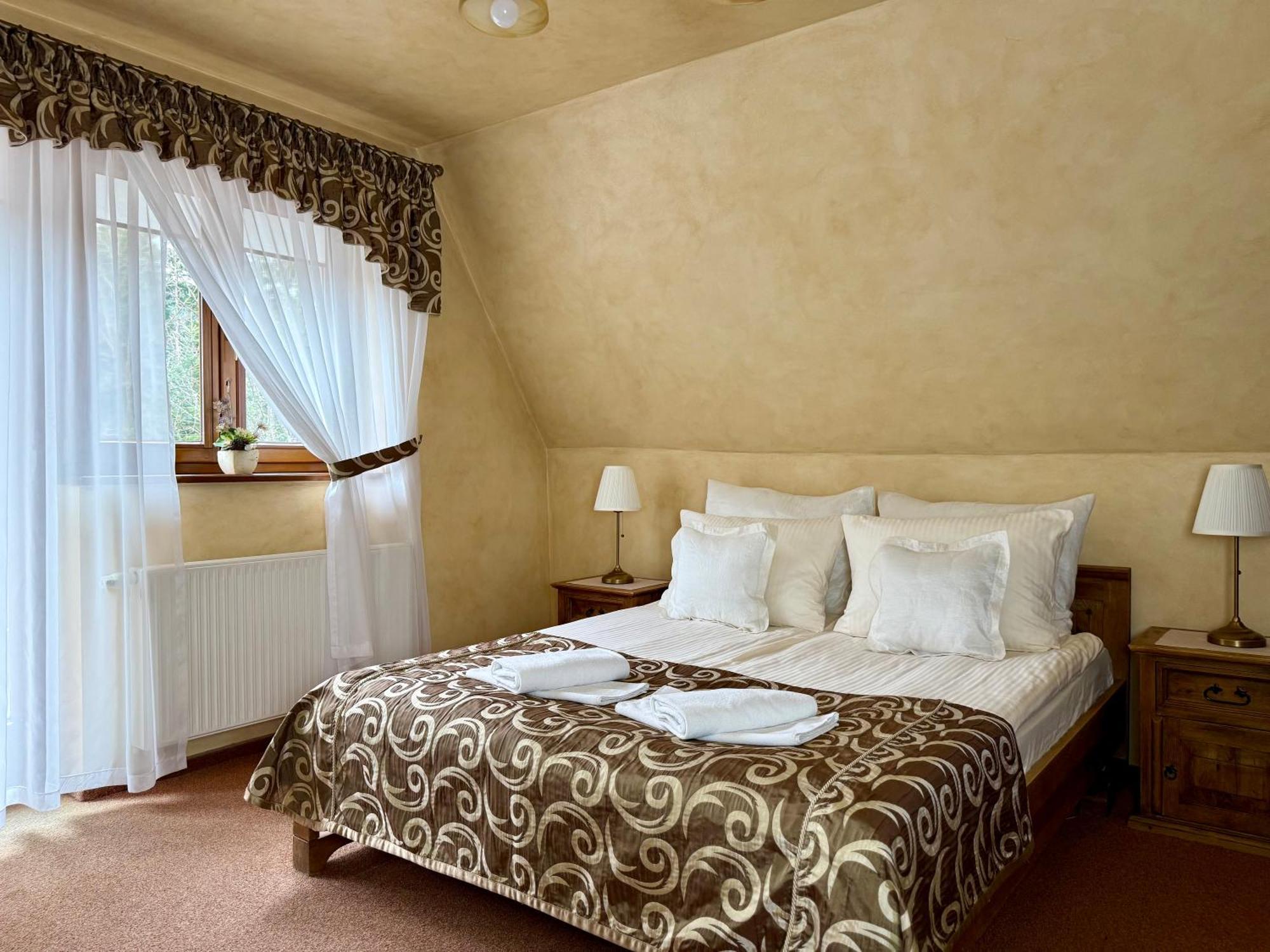 Hotel Dwor Karolowka — Fotos 1